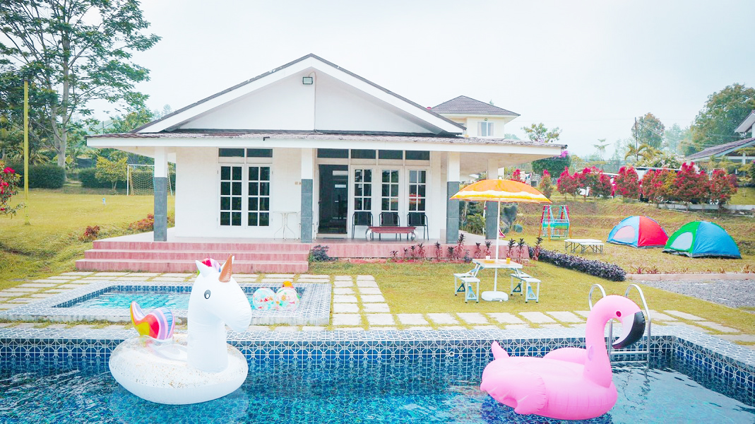 Sewa Villa di Cisarua Bogor Fasilitas Lengkap Dengan Kolam Renang Dekat Taman Safari Bogor, Kebun Teh Cisarua